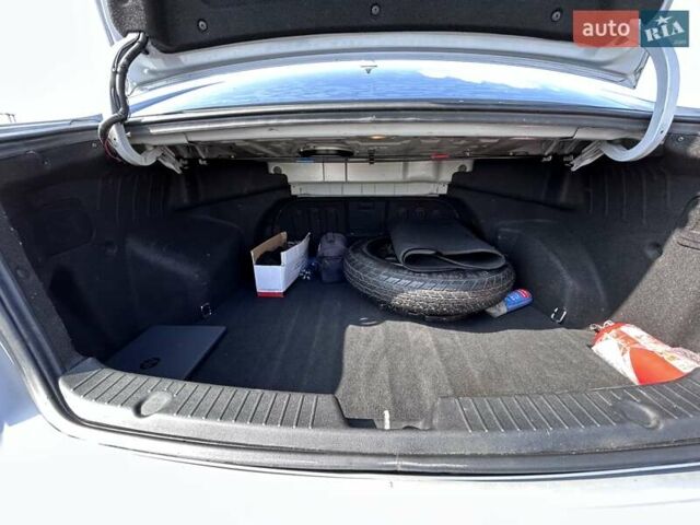 Серый Хендай Соната, объемом двигателя 2 л и пробегом 286 тыс. км за 9000 $, фото 12 на Automoto.ua