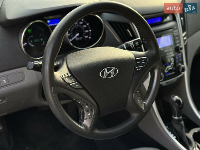 Сірий Хендай Соната, об'ємом двигуна 2.36 л та пробігом 146 тис. км за 9500 $, фото 10 на Automoto.ua