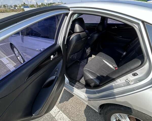 Серый Хендай Соната, объемом двигателя 2 л и пробегом 286 тыс. км за 9000 $, фото 11 на Automoto.ua