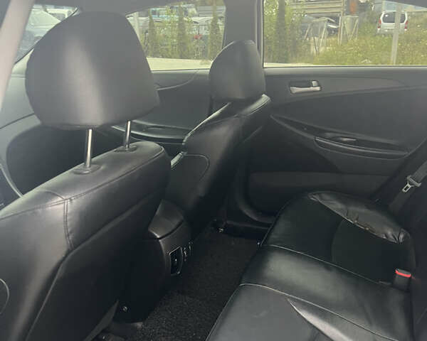 Хендай Соната 2011 в Тернополе на Automoto.ua Серый Хендай Соната, объемом двигателя 2 л и пробегом 375 тыс. км за 6600 $, фото 43 на Automoto.ua