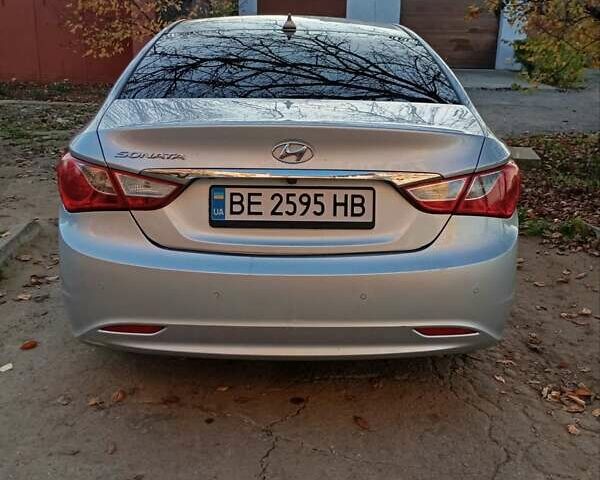 Серый Хендай Соната, объемом двигателя 2 л и пробегом 378 тыс. км за 7300 $, фото 3 на Automoto.ua