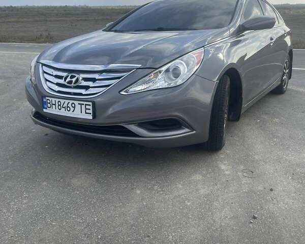 Хендай Соната 2011 в Килие на Automoto.ua Серый Хендай Соната, объемом двигателя 2.36 л и пробегом 359 тыс. км за 8300 $, фото 4 на Automoto.ua