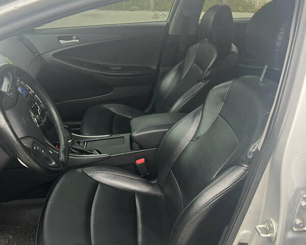 Хендай Соната 2011 в Тернополе на Automoto.ua Серый Хендай Соната, объемом двигателя 2 л и пробегом 375 тыс. км за 6600 $, фото 47 на Automoto.ua