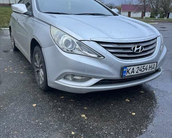 Хендай Соната 2011 в Згуровке на Automoto.ua Серый Хендай Соната, объемом двигателя 2 л и пробегом 504 тыс. км за 6600 $, фото 1 на Automoto.ua