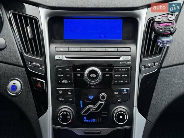 Серый Хендай Соната, объемом двигателя 2.36 л и пробегом 187 тыс. км за 9400 $, фото 61 на Automoto.ua