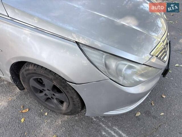 Сірий Хендай Соната, об'ємом двигуна 2 л та пробігом 307 тис. км за 6200 $, фото 6 на Automoto.ua