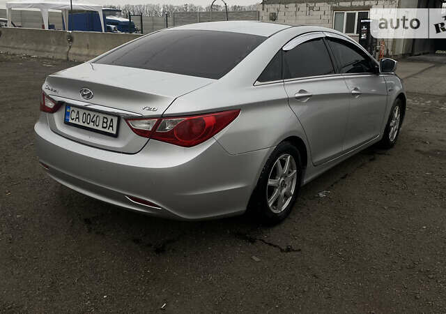 Серый Хендай Соната, объемом двигателя 2 л и пробегом 330 тыс. км за 8200 $, фото 1 на Automoto.ua