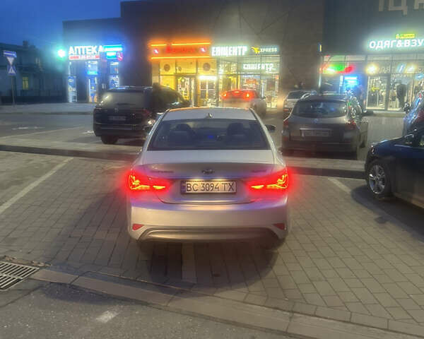 Сірий Хендай Соната, об'ємом двигуна 2.36 л та пробігом 146 тис. км за 9500 $, фото 2 на Automoto.ua