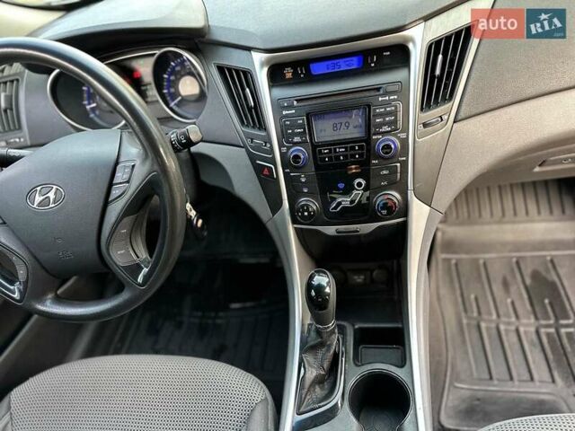 Серый Хендай Соната, объемом двигателя 2.4 л и пробегом 230 тыс. км за 7290 $, фото 11 на Automoto.ua