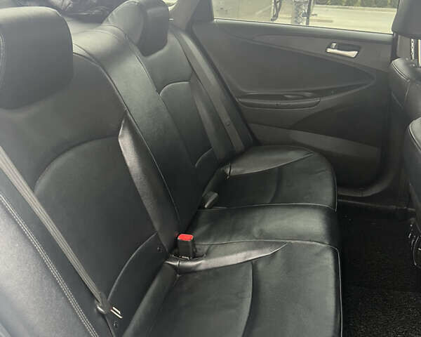 Хендай Соната 2011 в Тернополе на Automoto.ua Серый Хендай Соната, объемом двигателя 2 л и пробегом 375 тыс. км за 6600 $, фото 62 на Automoto.ua