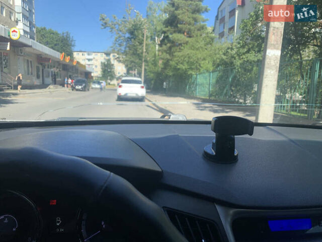 Серый Хендай Соната, объемом двигателя 2 л и пробегом 250 тыс. км за 7800 $, фото 1 на Automoto.ua