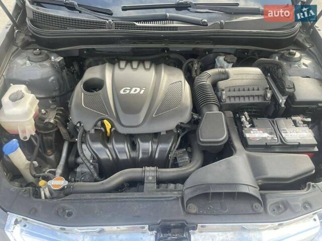 Хендай Соната 2011 в Килие на Automoto.ua Серый Хендай Соната, объемом двигателя 2.36 л и пробегом 359 тыс. км за 8300 $, фото 7 на Automoto.ua