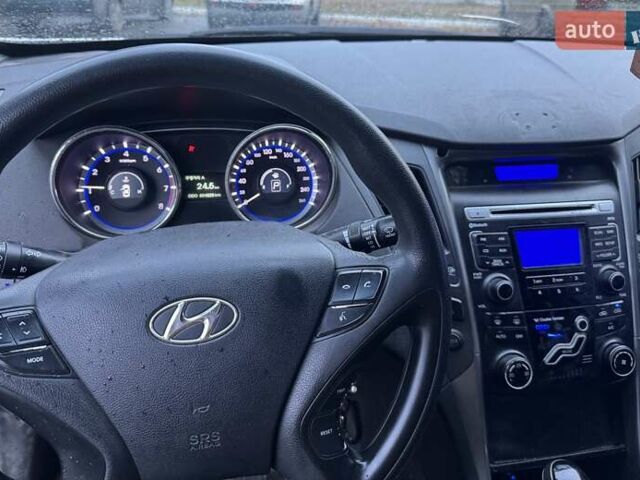 Хендай Соната 2011 в Згуровке на Automoto.ua Серый Хендай Соната, объемом двигателя 2 л и пробегом 504 тыс. км за 6600 $, фото 14 на Automoto.ua