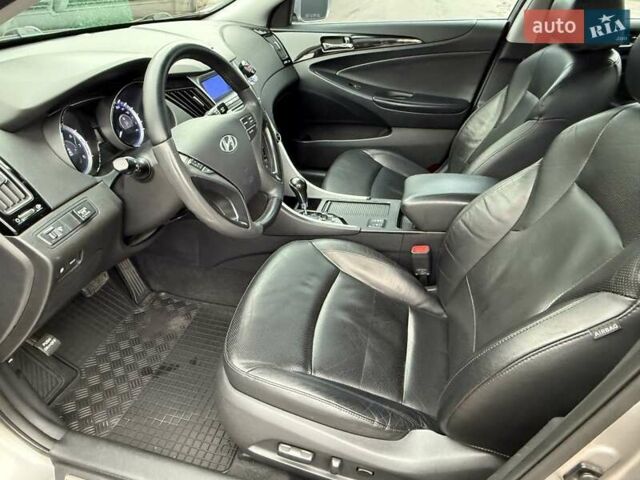 Серый Хендай Соната, объемом двигателя 2.36 л и пробегом 187 тыс. км за 9400 $, фото 38 на Automoto.ua