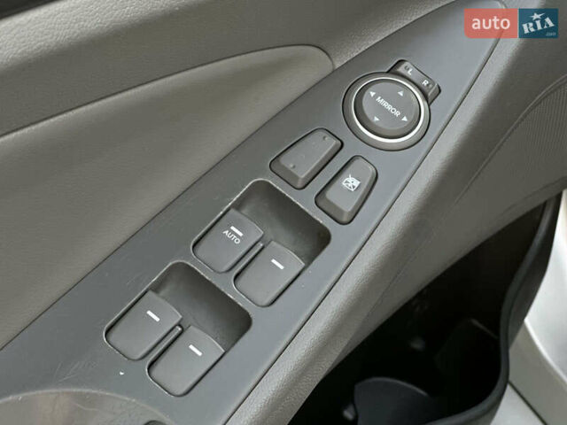 Сірий Хендай Соната, об'ємом двигуна 2.36 л та пробігом 146 тис. км за 9500 $, фото 9 на Automoto.ua