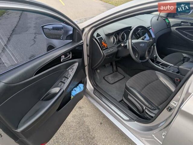 Серый Хендай Соната, объемом двигателя 2.36 л и пробегом 209 тыс. км за 8900 $, фото 8 на Automoto.ua