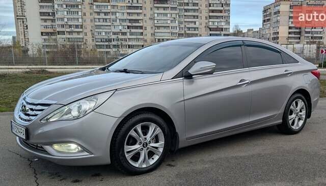 Серый Хендай Соната, объемом двигателя 2.36 л и пробегом 209 тыс. км за 8900 $, фото 7 на Automoto.ua