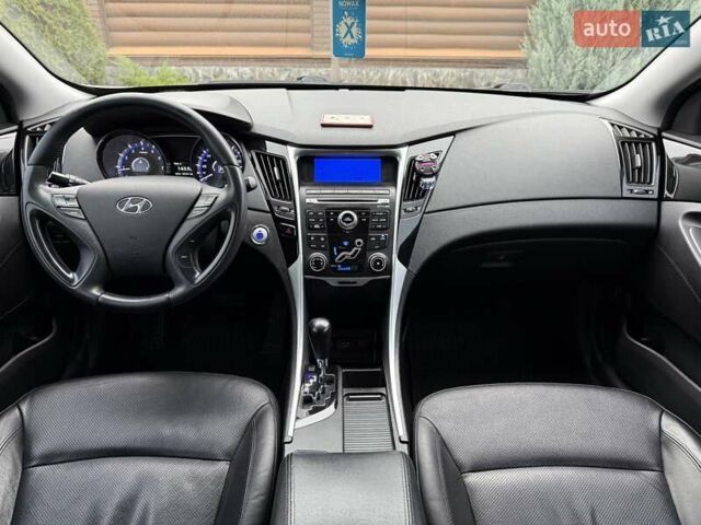 Серый Хендай Соната, объемом двигателя 2.36 л и пробегом 187 тыс. км за 9400 $, фото 58 на Automoto.ua