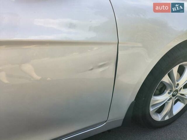 Сірий Хендай Соната, об'ємом двигуна 2 л та пробігом 230 тис. км за 8500 $, фото 1 на Automoto.ua