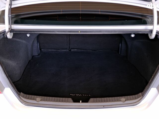 Серый Хендай Соната, объемом двигателя 2.4 л и пробегом 127 тыс. км за 6900 $, фото 8 на Automoto.ua