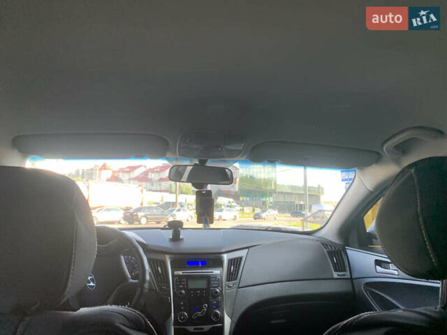 Серый Хендай Соната, объемом двигателя 2 л и пробегом 250 тыс. км за 7800 $, фото 13 на Automoto.ua