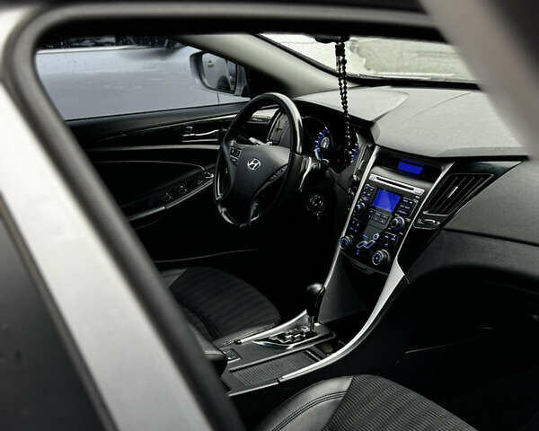 Серый Хендай Соната, объемом двигателя 2.4 л и пробегом 220 тыс. км за 8100 $, фото 16 на Automoto.ua