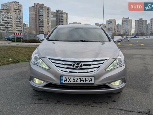 Серый Хендай Соната, объемом двигателя 2.36 л и пробегом 209 тыс. км за 8900 $, фото 1 на Automoto.ua