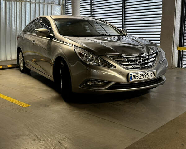 Серый Хендай Соната, объемом двигателя 2.4 л и пробегом 220 тыс. км за 8100 $, фото 3 на Automoto.ua