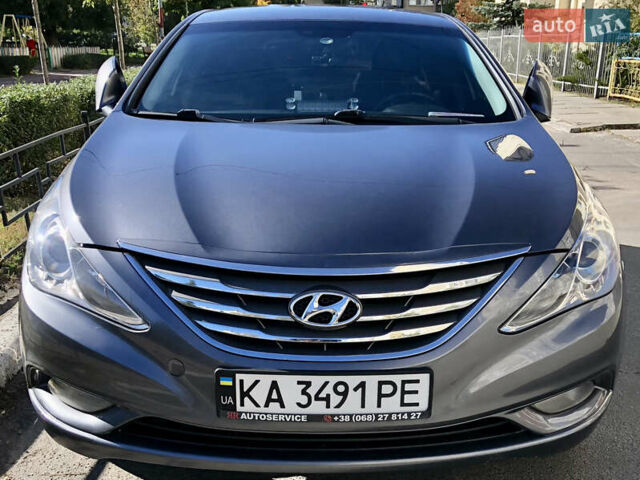 Сірий Хендай Соната, об'ємом двигуна 2 л та пробігом 240 тис. км за 8400 $, фото 1 на Automoto.ua
