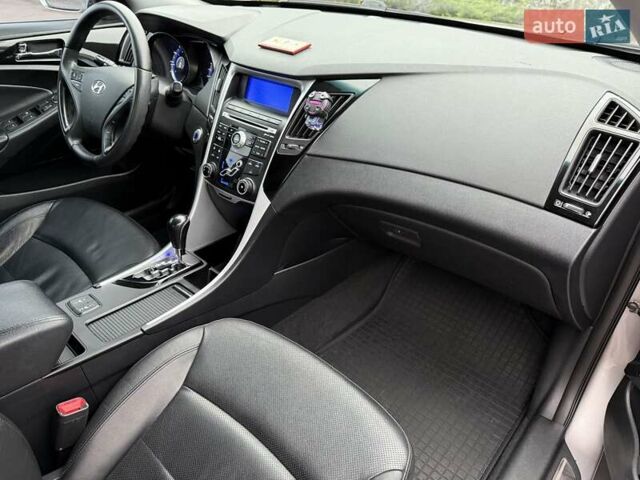 Серый Хендай Соната, объемом двигателя 2.36 л и пробегом 187 тыс. км за 9400 $, фото 54 на Automoto.ua