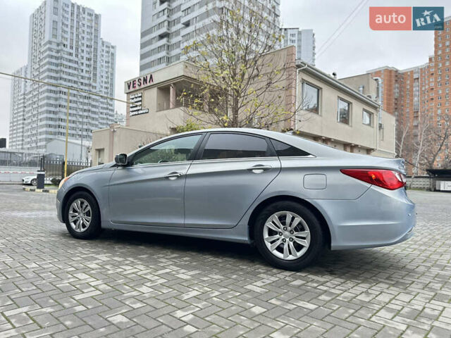 Сірий Хендай Соната, об'ємом двигуна 2.36 л та пробігом 282 тис. км за 8100 $, фото 3 на Automoto.ua