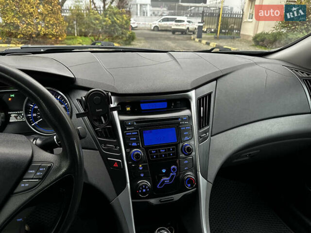 Сірий Хендай Соната, об'ємом двигуна 2.36 л та пробігом 282 тис. км за 8100 $, фото 15 на Automoto.ua