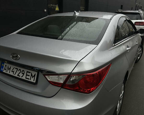 Серый Хендай Соната, объемом двигателя 2.4 л и пробегом 222 тыс. км за 7900 $, фото 1 на Automoto.ua