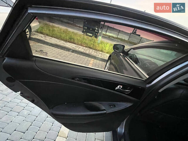Сірий Хендай Соната, об'ємом двигуна 2 л та пробігом 254 тис. км за 8700 $, фото 13 на Automoto.ua
