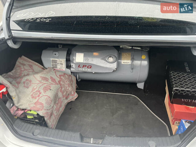 Хендай Соната 2011 в Тернополе на Automoto.ua Серый Хендай Соната, объемом двигателя 2 л и пробегом 375 тыс. км за 6600 $, фото 67 на Automoto.ua