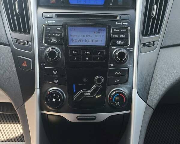 Серый Хендай Соната, объемом двигателя 2.4 л и пробегом 220 тыс. км за 6900 $, фото 2 на Automoto.ua