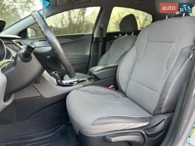 Серый Хендай Соната, объемом двигателя 2.4 л и пробегом 230 тыс. км за 7290 $, фото 14 на Automoto.ua