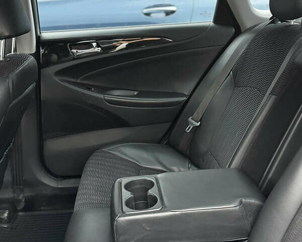 Серый Хендай Соната, объемом двигателя 2.4 л и пробегом 220 тыс. км за 8100 $, фото 14 на Automoto.ua