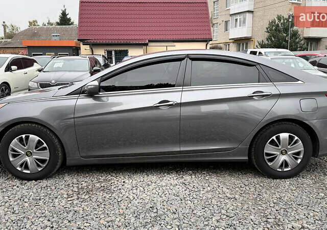 Серый Хендай Соната, объемом двигателя 2.36 л и пробегом 221 тыс. км за 7300 $, фото 13 на Automoto.ua