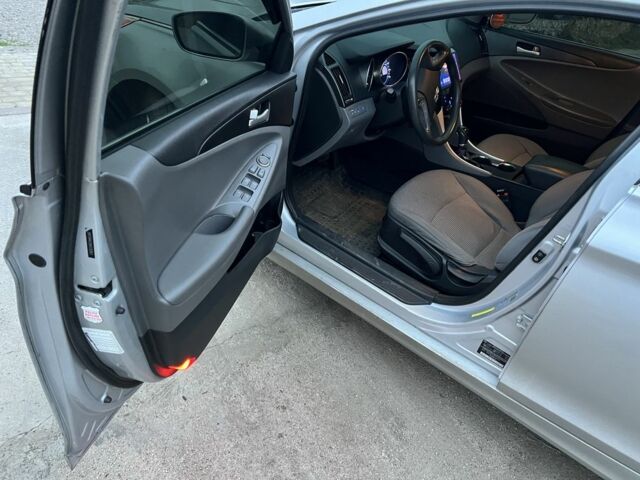 Серый Хендай Соната, объемом двигателя 2.4 л и пробегом 192 тыс. км за 6999 $, фото 1 на Automoto.ua