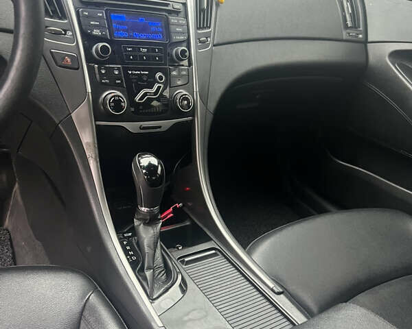 Хендай Соната 2011 в Тернополе на Automoto.ua Серый Хендай Соната, объемом двигателя 2 л и пробегом 375 тыс. км за 6600 $, фото 54 на Automoto.ua