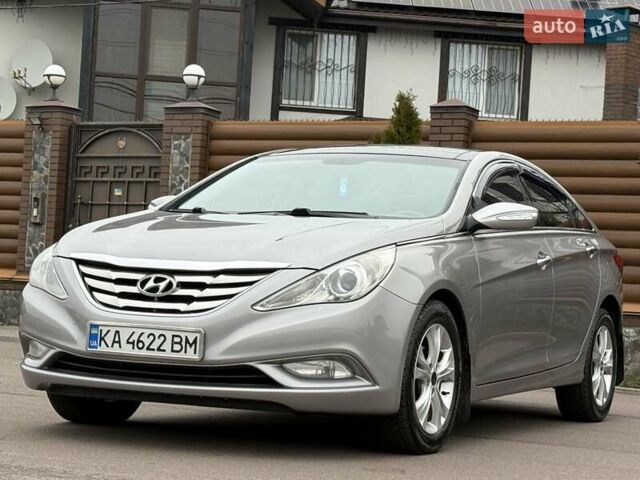 Серый Хендай Соната, объемом двигателя 2.36 л и пробегом 187 тыс. км за 9400 $, фото 3 на Automoto.ua