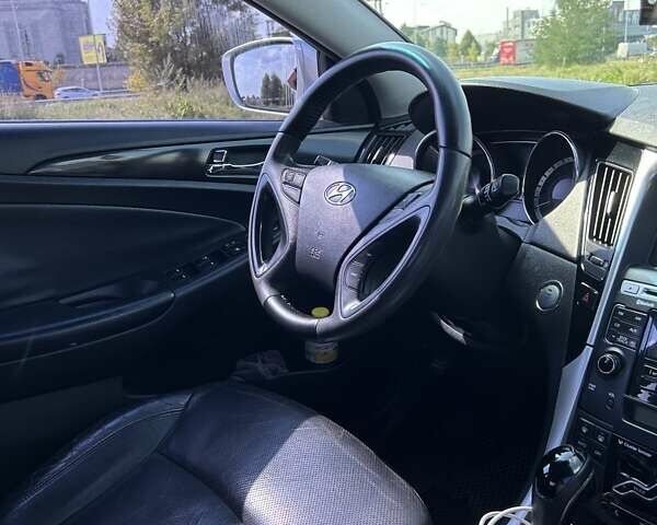 Серый Хендай Соната, объемом двигателя 2 л и пробегом 286 тыс. км за 9000 $, фото 19 на Automoto.ua