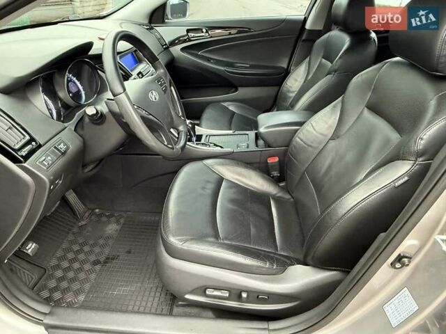 Серый Хендай Соната, объемом двигателя 2.36 л и пробегом 187 тыс. км за 9400 $, фото 37 на Automoto.ua