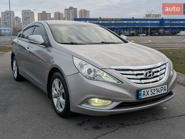 Серый Хендай Соната, объемом двигателя 2.36 л и пробегом 209 тыс. км за 8900 $, фото 2 на Automoto.ua