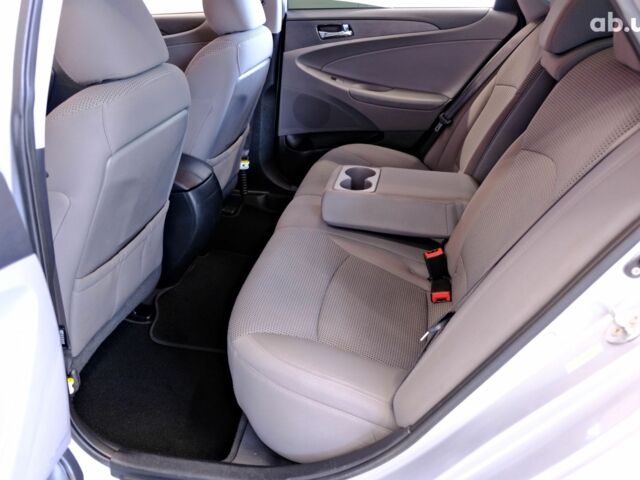 Серый Хендай Соната, объемом двигателя 2.4 л и пробегом 127 тыс. км за 6900 $, фото 7 на Automoto.ua