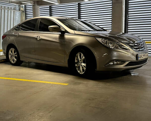 Серый Хендай Соната, объемом двигателя 2.4 л и пробегом 220 тыс. км за 8100 $, фото 5 на Automoto.ua