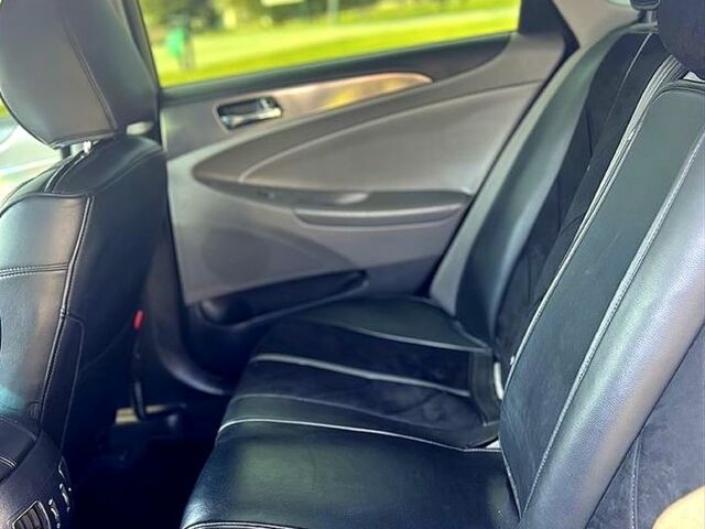 Серый Хендай Соната, объемом двигателя 2.4 л и пробегом 320 тыс. км за 9500 $, фото 6 на Automoto.ua