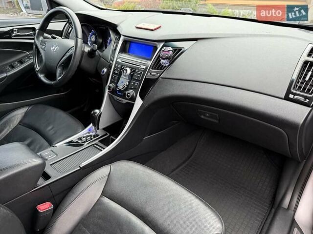 Серый Хендай Соната, объемом двигателя 2.36 л и пробегом 187 тыс. км за 9400 $, фото 55 на Automoto.ua