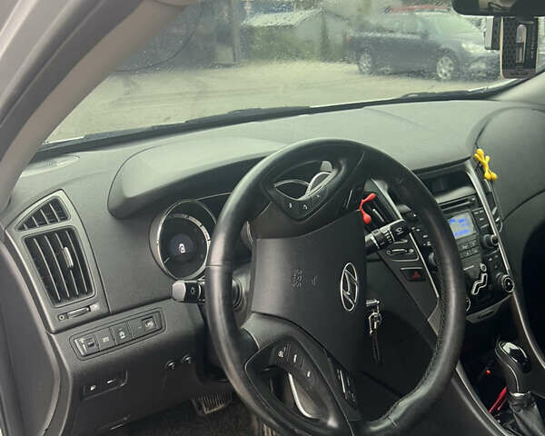 Хендай Соната 2011 в Тернополе на Automoto.ua Серый Хендай Соната, объемом двигателя 2 л и пробегом 375 тыс. км за 6600 $, фото 49 на Automoto.ua